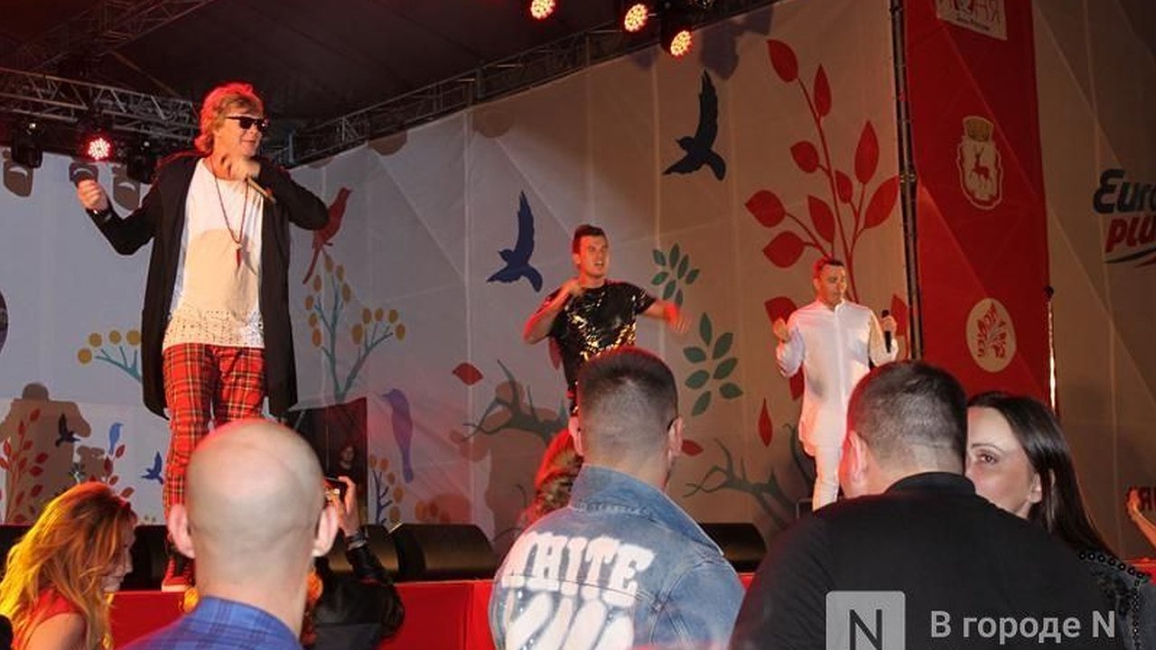 Главная картинка новости: Нижегородка проникла в номер «Иванушек International» ради автографа