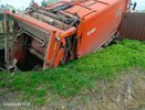 Мусоровоз провалился под землю в Арзамасе