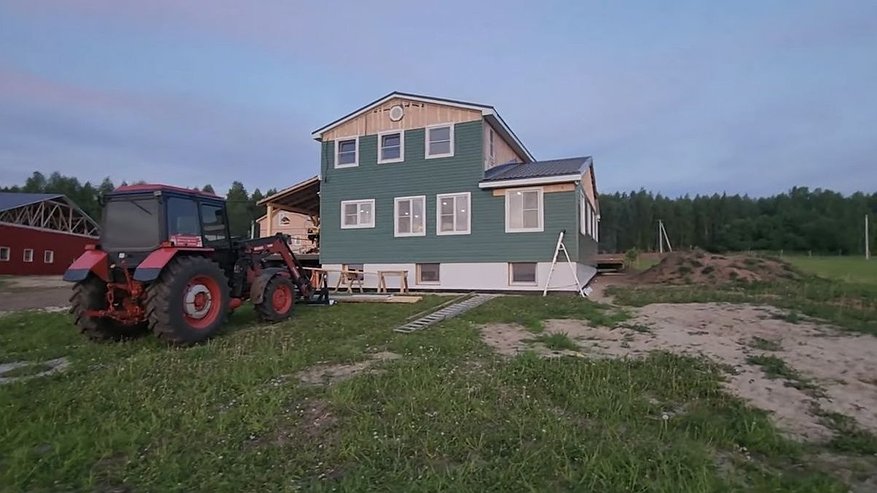 Главная картинка новости: Переехавшие в Нижегородскую область канадцы завершают строительство дома