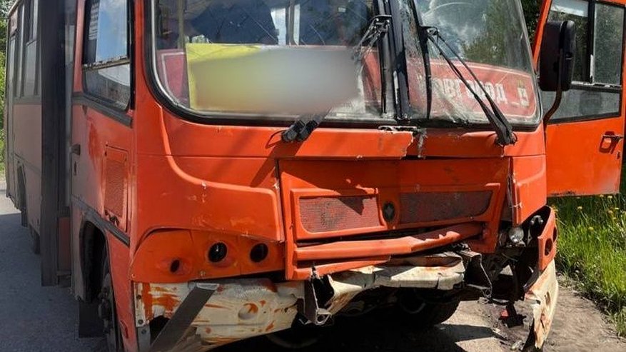 Главная картинка новости: Полиция показала последствия ДТП с участием автобуса в Кстовском районе