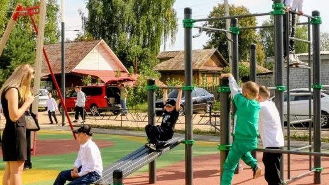 Главная картинка новости: В городе Бор открыли обновленный сквер