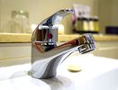 Не уксус и не лимонка: в доме все смесители сияют ярче звезд – нужно лишь протереть кран одной вещью: простейший лайфхак