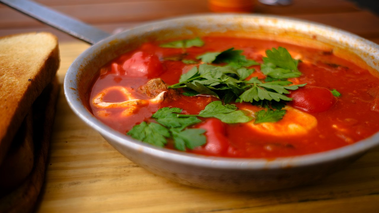 Главная картинка новости: Сначала готовлю порцию, чтобы наесться, а только потом заготавливаю - иначе ни баночки до зимы не останется