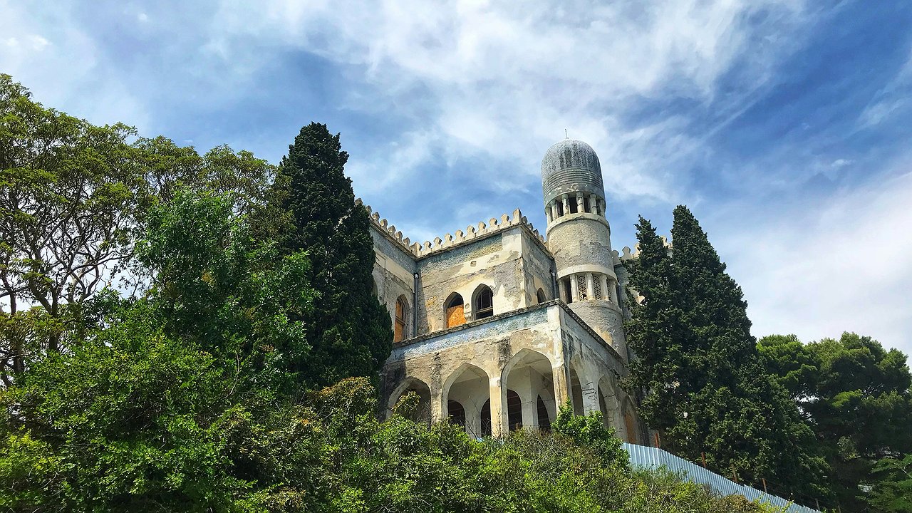 Главная картинка новости: Без слез не взглянешь: известная достопримечательность превратилась в помойку