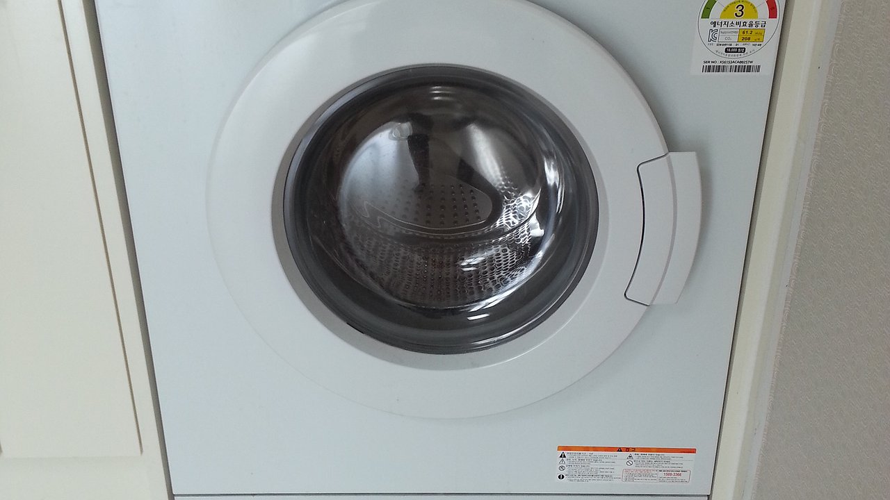 Главная картинка новости: Кладу ложку в барабан стиральной машины — теперь стирка чище, а полотенца как новые