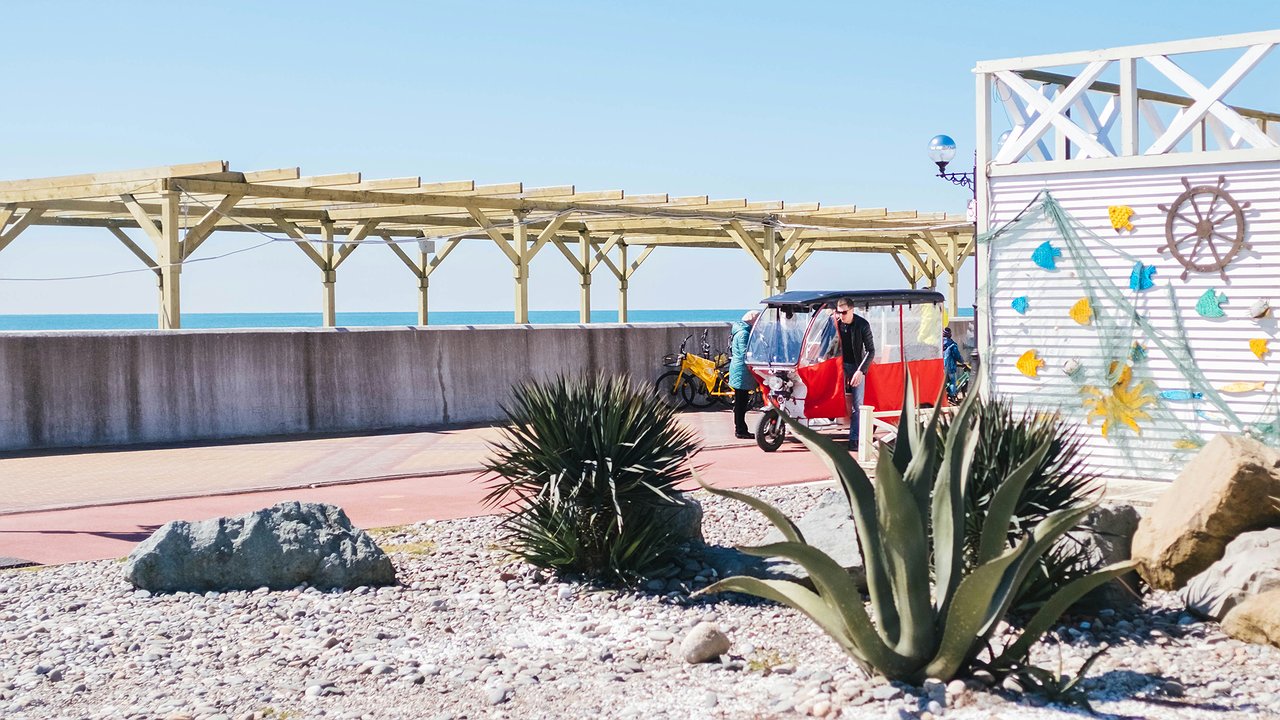 Главная картинка новости: Мечтали о южной сказке, а получили счета, толпы и пробки: 5 причин, почему жизнь в Сочи не всегда соответствует ожиданиям