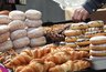 Миниатюра новости: Отдых на Чёрном море: посетили столовую, очередь в которую начиналась на улице