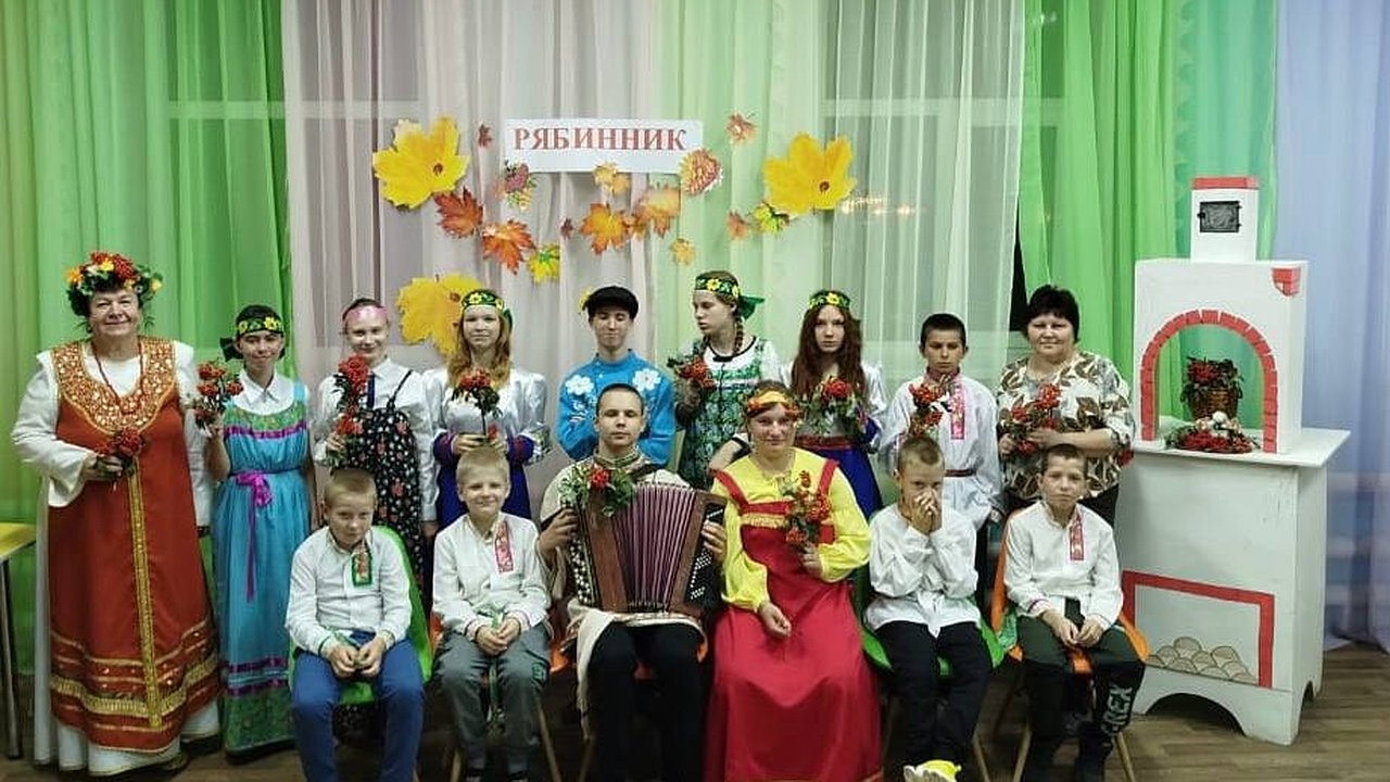 Главная картинка новости: В Починковской школе-интернате прошёл фольклорный праздник «Рябинник»