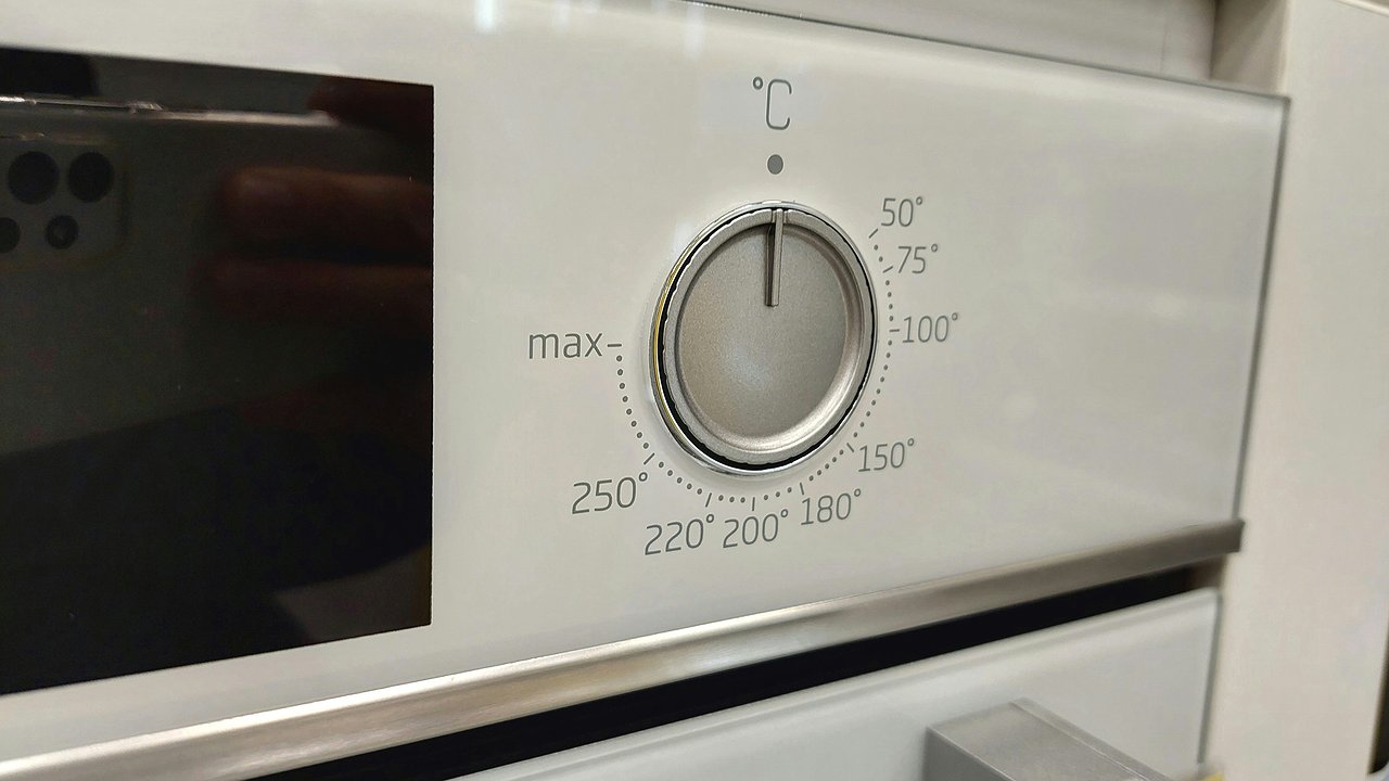 Главная картинка новости: Аэрогриль или духовка: быстрый чесночный хлеб с сыром — румяная корочка за считанные минуты