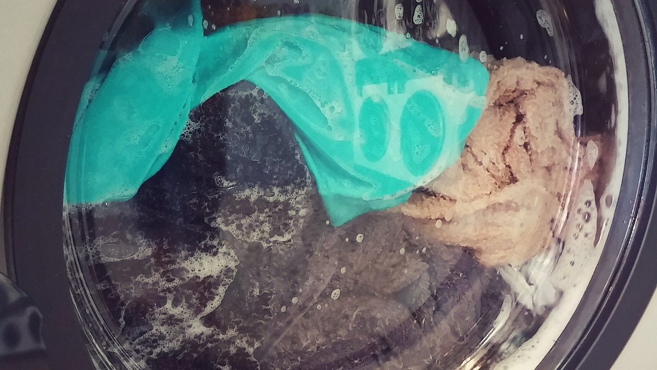 Главная картинка новости: Полстакана волшебства: приятно пахнет, а работает как мастер по ремонту стиральных машин