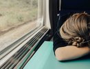 Хитрая проводница всю дорогу пыталась подселить ко мне попутчиков, хотя я полностью выкупила все купе: «Ну и что? Подвиньтесь!»