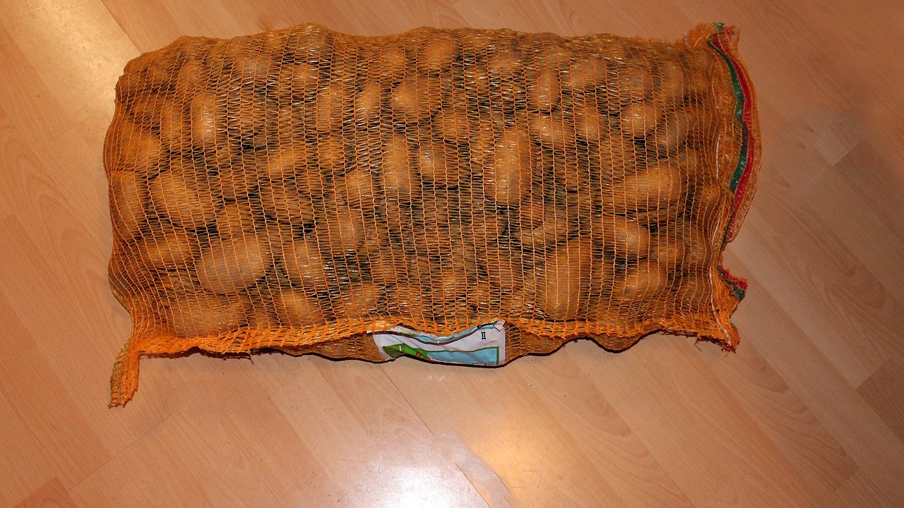 Главная картинка новости: Ни одной сгнившей картошки до мая - не портится, не прорастает, не зеленеет: просто ставлю ведро в погреб