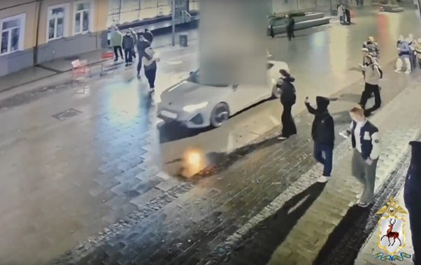 Полицейские задержали устроившего фейерверк из машины 20-летнего нижегородца