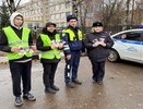 Арзамасские автоинспекторы и студенты техникума устроили сладкую акцию с печеньем и ПДД