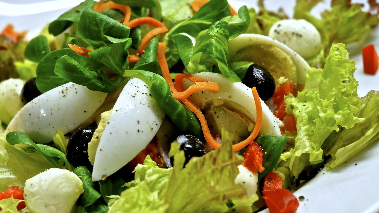 Главная картинка новости: Остренький салат «Пятерочка», но лучше: как я добилась идеального хруста