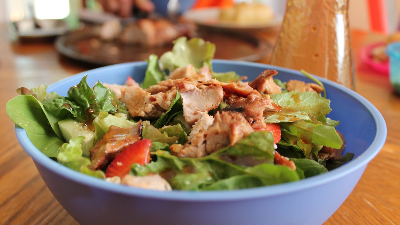 Главная картинка новости: Новогодний хит 2026 года: вкусная закуска «Звон копыт» украсит стол и принесет счастье и удачу