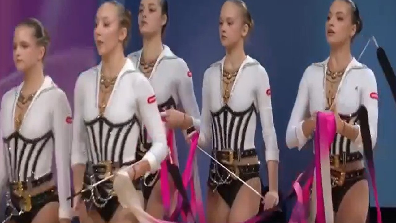 Главная картинка новости: Нижегородские гимнастки покорили Пекин и взяли «золото» турнира «Небесная грация»