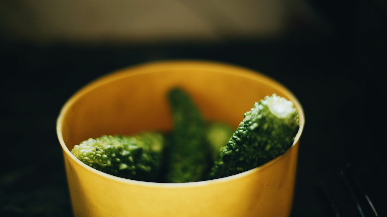 Главная картинка новости: Огурчики в горчичном маринаде сметаются со стола первыми: руки устали по 50 банок катать, а семья все просит добавки