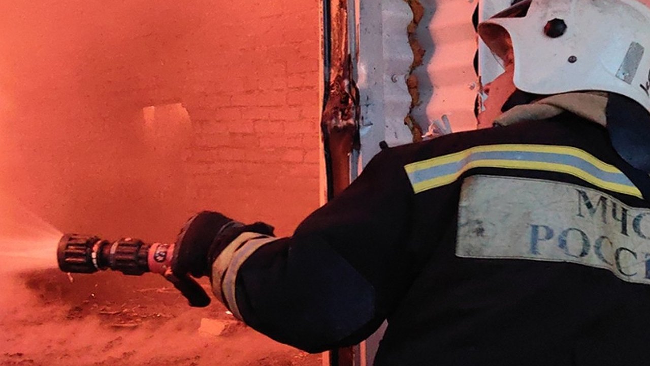 Главная картинка новости: В Нижегородской области за сутки потушили девять пожаров и спасли одного человека