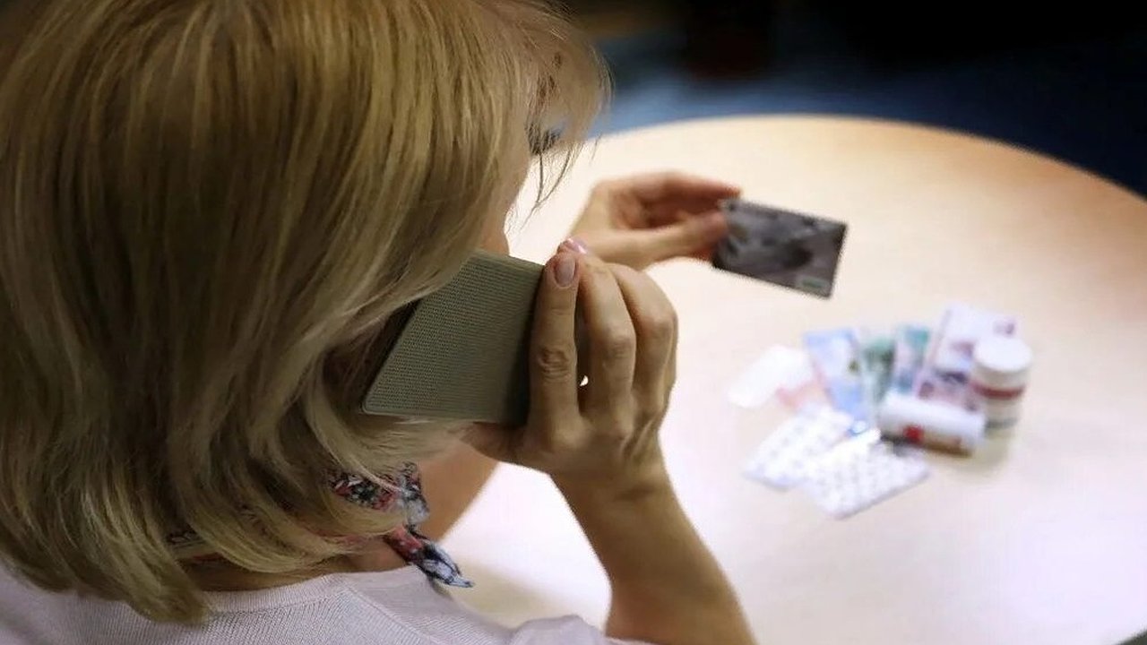 Главная картинка новости: Телефонные мошенники выманили у пенсионерки из Павлова более 2,7 миллиона рублей