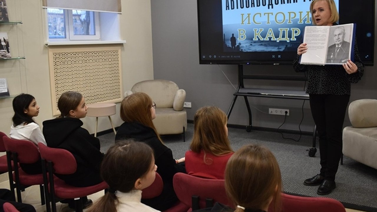 Главная картинка новости: В новой модельной библиотеке на Автозаводе прошел день открытых дверей