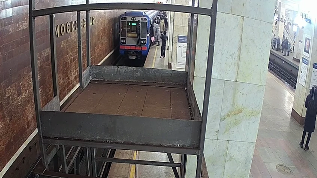 Главная картинка новости: Мэр рассказал об опасных «шутках» подростков на Нижегородском метро