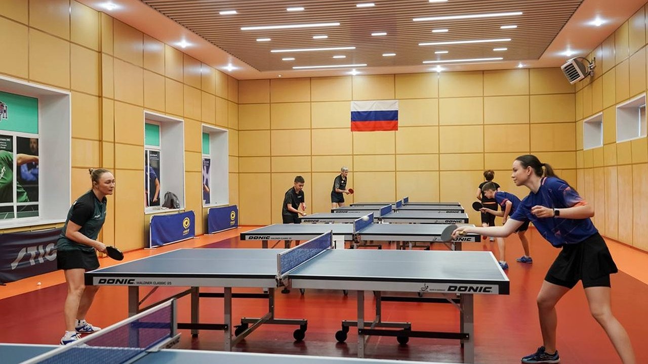 Главная картинка новости: Губернатор сыграл в теннис и проверил стройку в нижегородской спортшколе №13