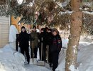 Нижегородские студенты помогли пожилой учительнице расчистить снег