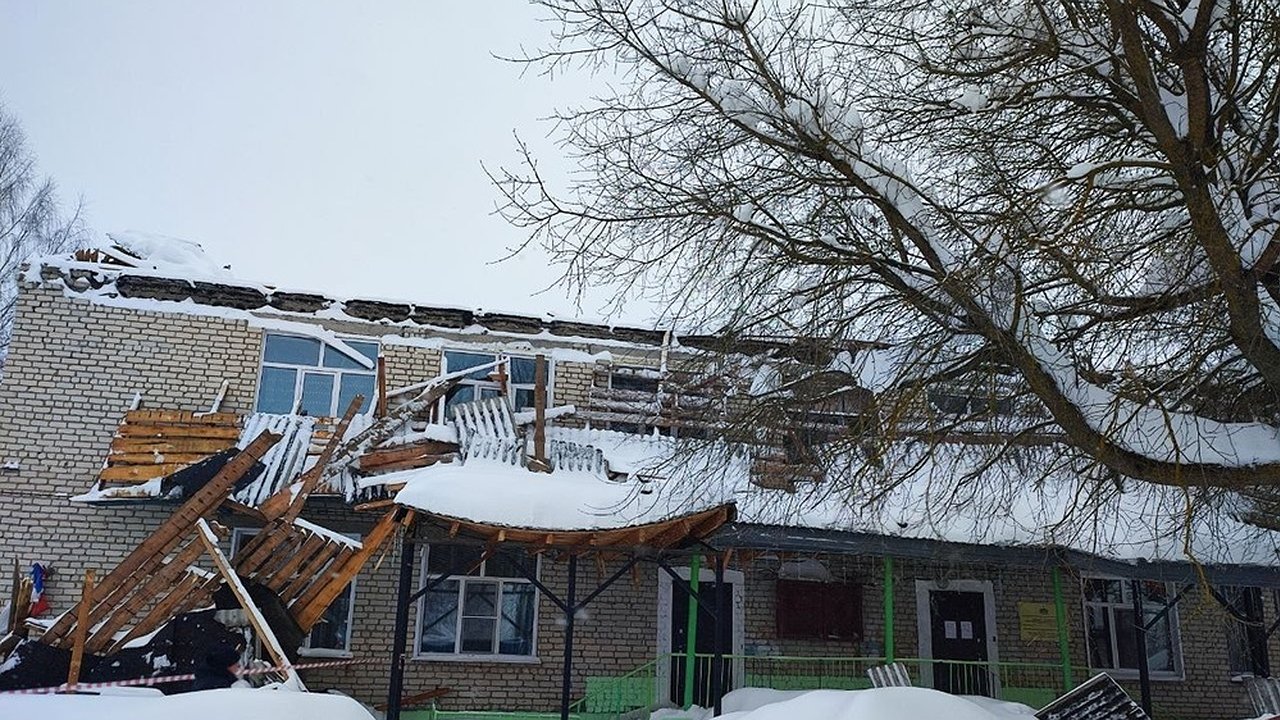 Главная картинка новости: В Нижегородской области возбудили дело после обрушения крыши в детском саду