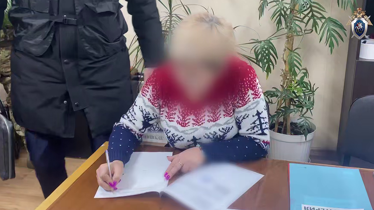 Главная картинка новости: Нижегородскую начальницу заподозрили в присвоении 300 тысяч премий сотрудников