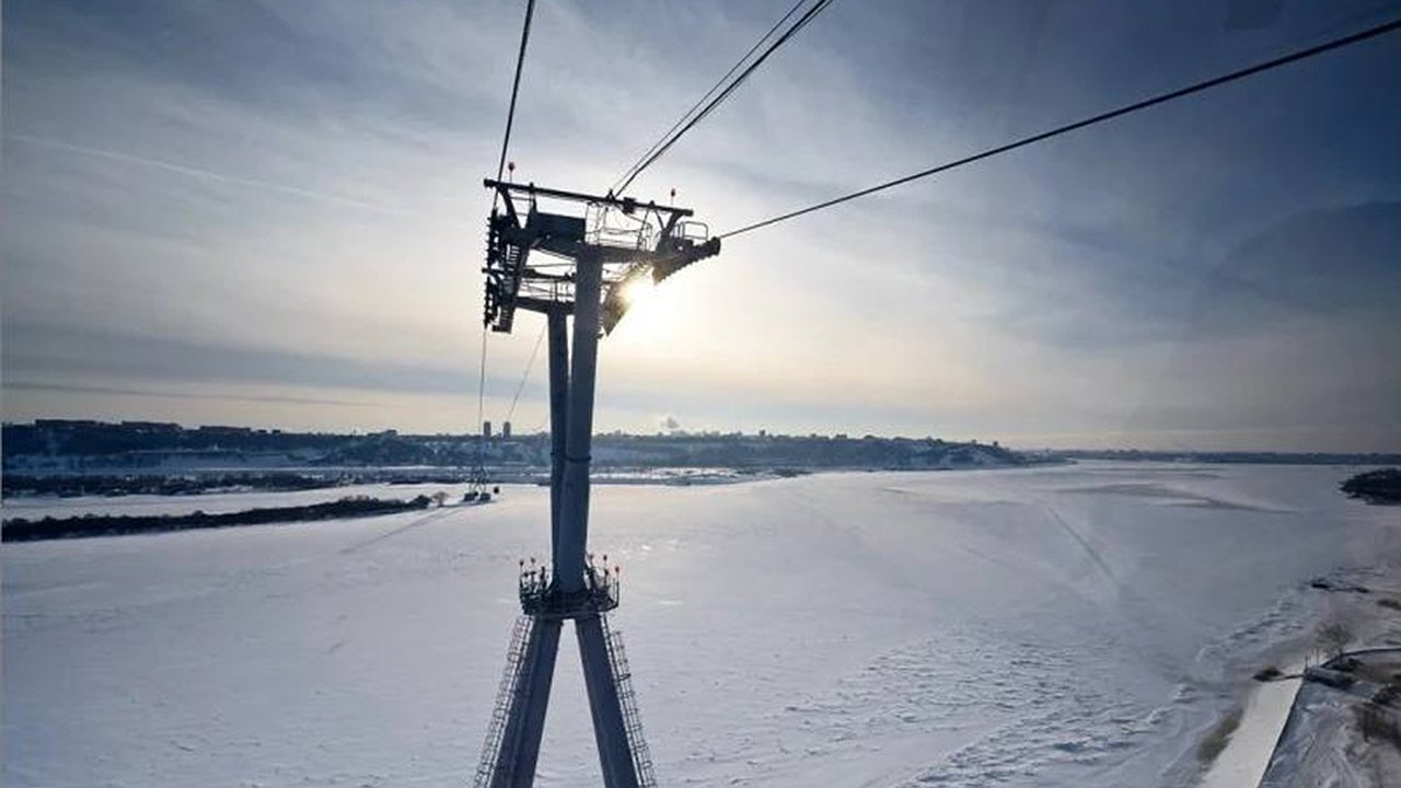 Главная картинка новости: Строительство новой нижегородской «канатки» идет по графику