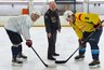 Миниатюра новости: В Арзамасе полицейские и ветераны спорта сыграли в хоккей
