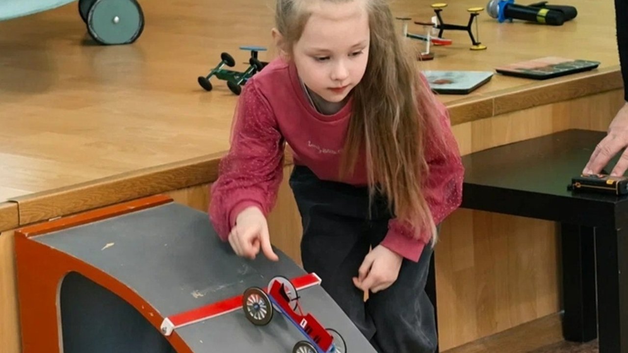 Главная картинка новости: Более 50 школьников соревновались в автомодельном спорте в Нижнем Новгороде