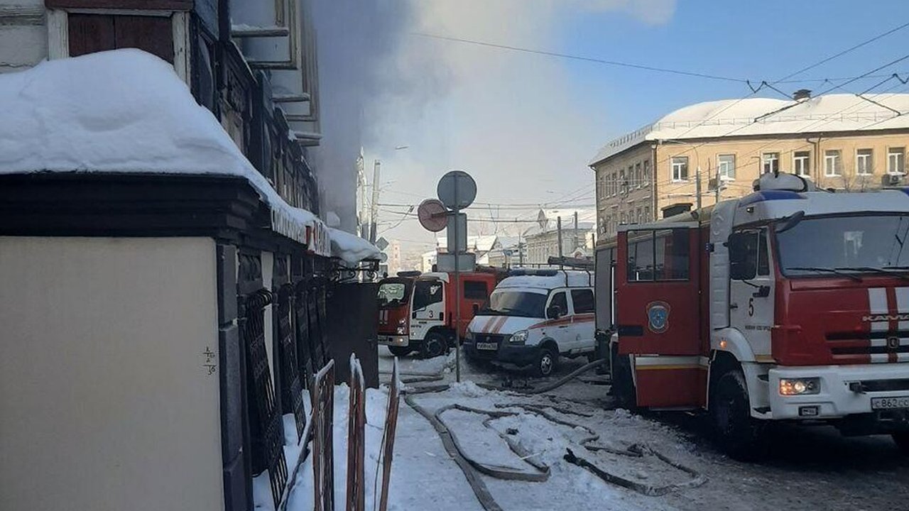 Главная картинка новости: В Нижнем Новгороде на Ильинской улице потушили пожар площадью 400 кв. м