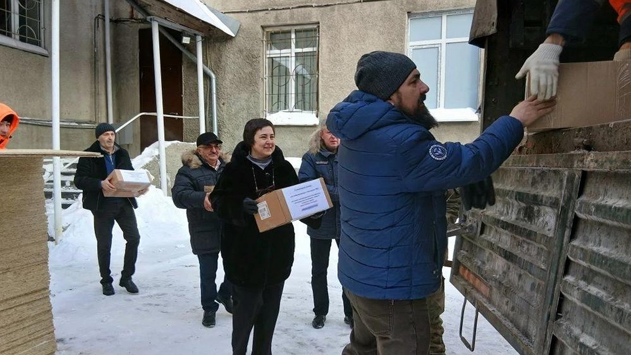 Главная картинка новости: Жители Ленинского района собрали гуманитарный конвой к 23 февраля