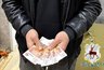 Миниатюра новости: Нижегородский таксист спас пенсионерку от мошенников на 300 тысяч рублей