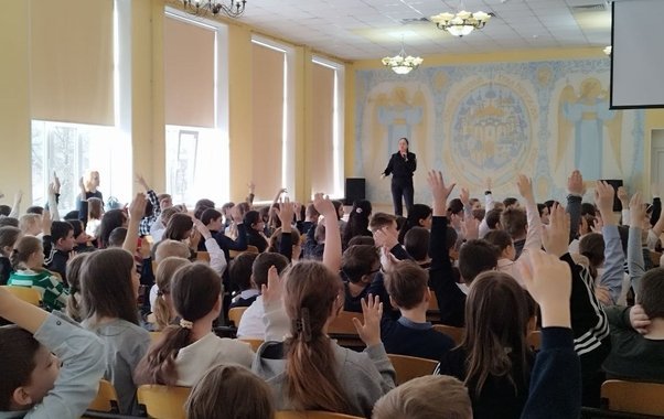 Автоинспектор рассказала нижегородским школьникам о правилах безопасности