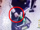 В Борском районе рецидивист попал на видео во время кражи продуктов