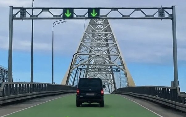 На новом Борском мосту впервые за 9 лет ремонтируют дорожное полото